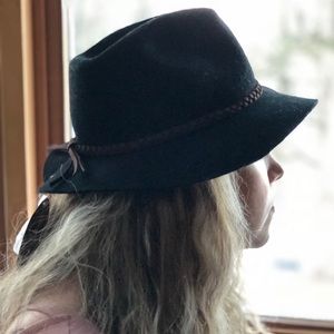 Price⬇️ NWT Scala Black Wool Brimmed Hat